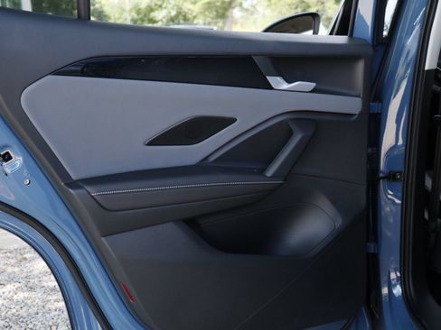 Certified 2025 Volkswagen Tiguan SE FWD image 29