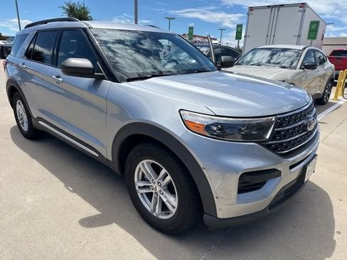 Used 2020 Ford Explorer XLT RWD image 2