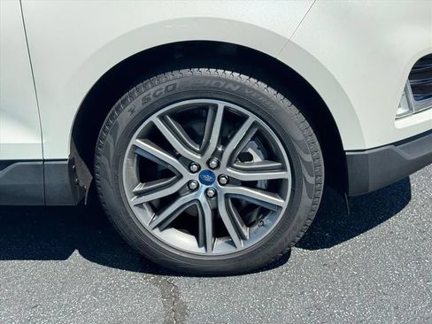Used 2021 Ford Edge Titanium AWD/4WD image 9