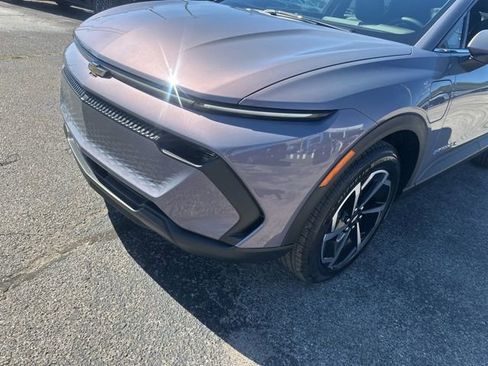 New 2026 Chevrolet Equinox EV LT image 9