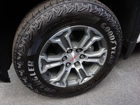 New 2025 GMC Sierra 1500 SLE w/ Preferred Package image 16