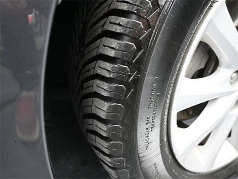 Used 2011 Toyota Camry XLE image 34