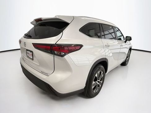 Certified 2026 Toyota Highlander XLE AWD/4WD image 7