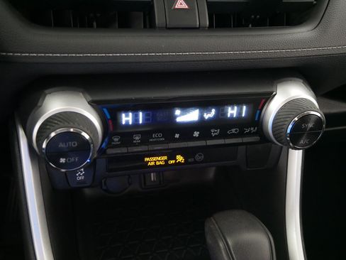 Used 2021 Toyota RAV4 LE AWD/4WD image 22