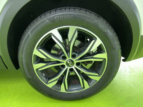 Used 2019 INFINITI QX30 Premium w/ Navigation Package image 16