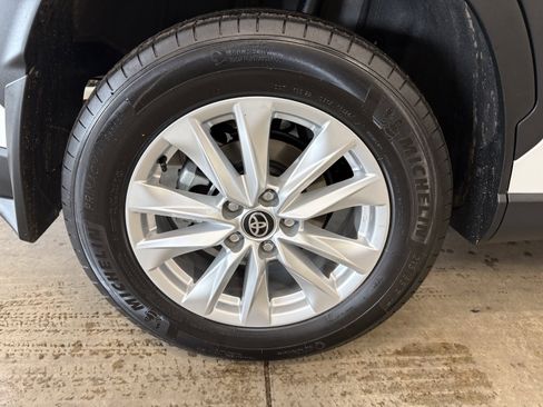 Certified 2024 Toyota Corolla Cross LE image 32