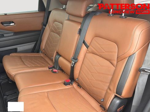 Used 2024 Nissan Pathfinder Platinum w/ Black Appearance Package FWD image 25