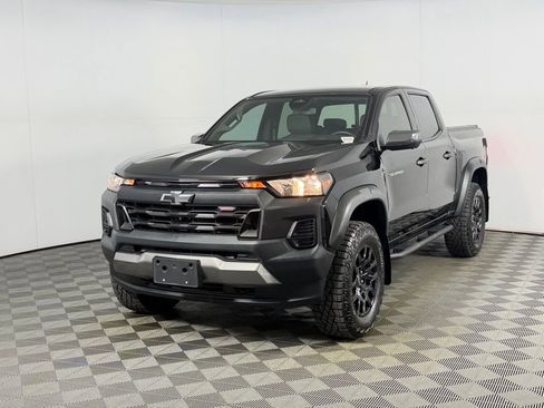 Used 2025 Chevrolet Colorado Trail Boss image 9