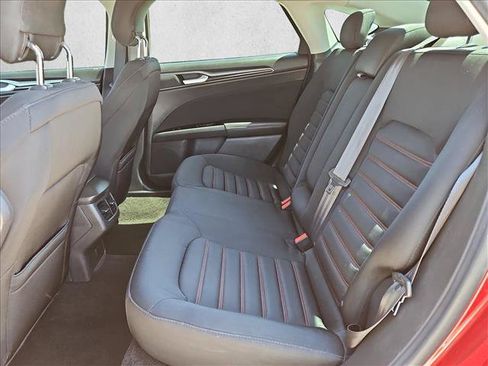 Used 2015 Ford Fusion SE FWD image 17