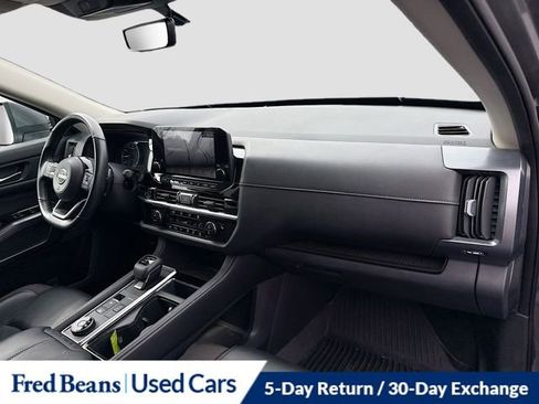 Used 2023 Nissan Pathfinder SL AWD/4WD image 31