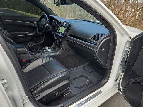 Used 2023 Chrysler 300 C image 22