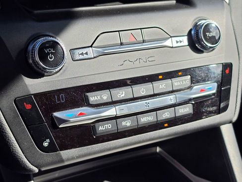 Used 2020 Ford Explorer XLT w/ Equipment Group 202A image 27