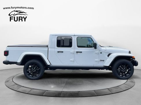 Used 2024 Jeep Gladiator Sport AWD/4WD image 2