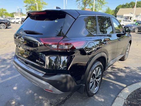 Used 2023 Nissan Rogue SV AWD/4WD image 6