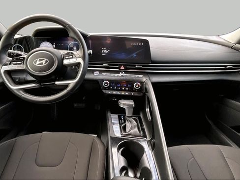 Used 2025 Hyundai Elantra SEL w/ Cargo Package FWD image 13