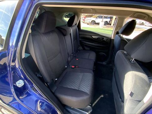 Used 2019 Nissan Rogue S image 18