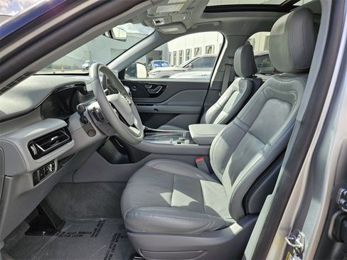 Certified 2020 Lincoln Aviator Reserve w/ Equipment Group 201A image 3