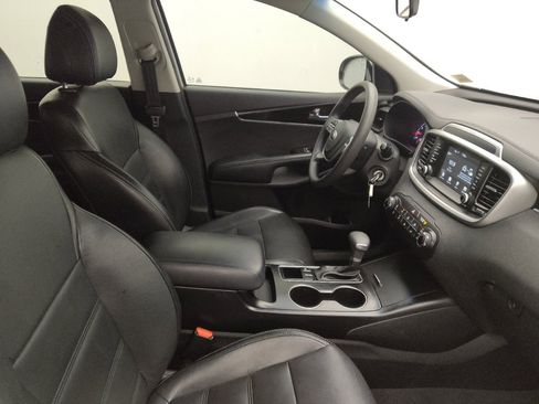 Used 2019 Kia Sorento L FWD image 21
