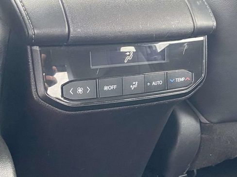 Used 2023 Toyota Highlander XLE AWD/4WD image 10