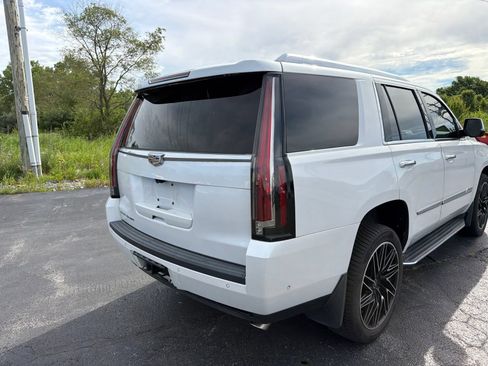 Used 2018 Cadillac Escalade Luxury AWD/4WD image 7