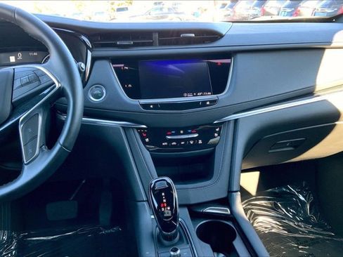 Used 2025 Cadillac XT5 Premium Luxury image 5