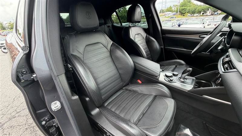 Used 2018 Alfa Romeo Stelvio Ti Sport AWD/4WD image 17