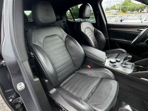 Used 2018 Alfa Romeo Stelvio Ti Sport AWD/4WD image 17