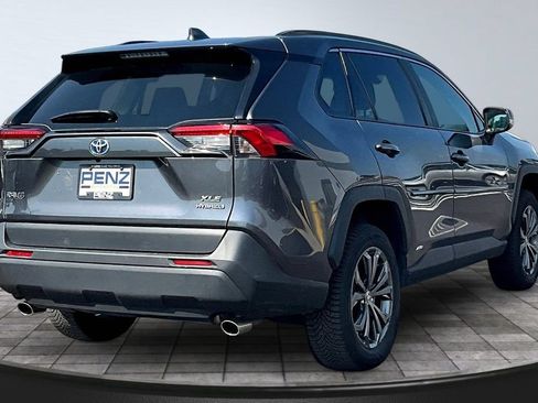 Used 2022 Toyota RAV4 XLE Premium AWD/4WD image 6