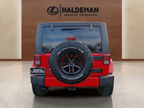 Used 2018 Jeep Wrangler Unlimited Sahara w/ Connectivity Group image 6