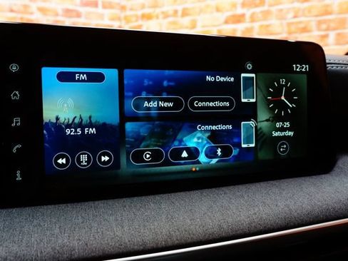 Certified 2025 Nissan Kicks SV AWD/4WD image 18