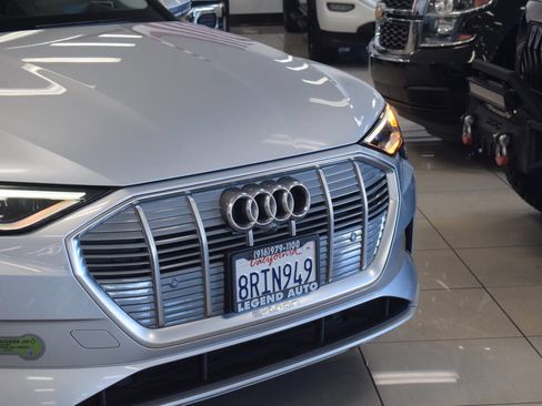 Used 2019 Audi e-tron Prestige w/ Prestige Package AWD/4WD image 5