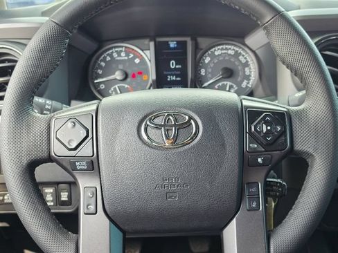 Used 2022 Toyota Tacoma TRD Sport AWD/4WD image 27