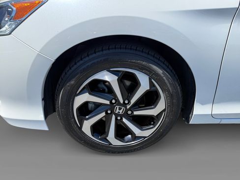 Used 2017 Honda Accord EX-L image 9