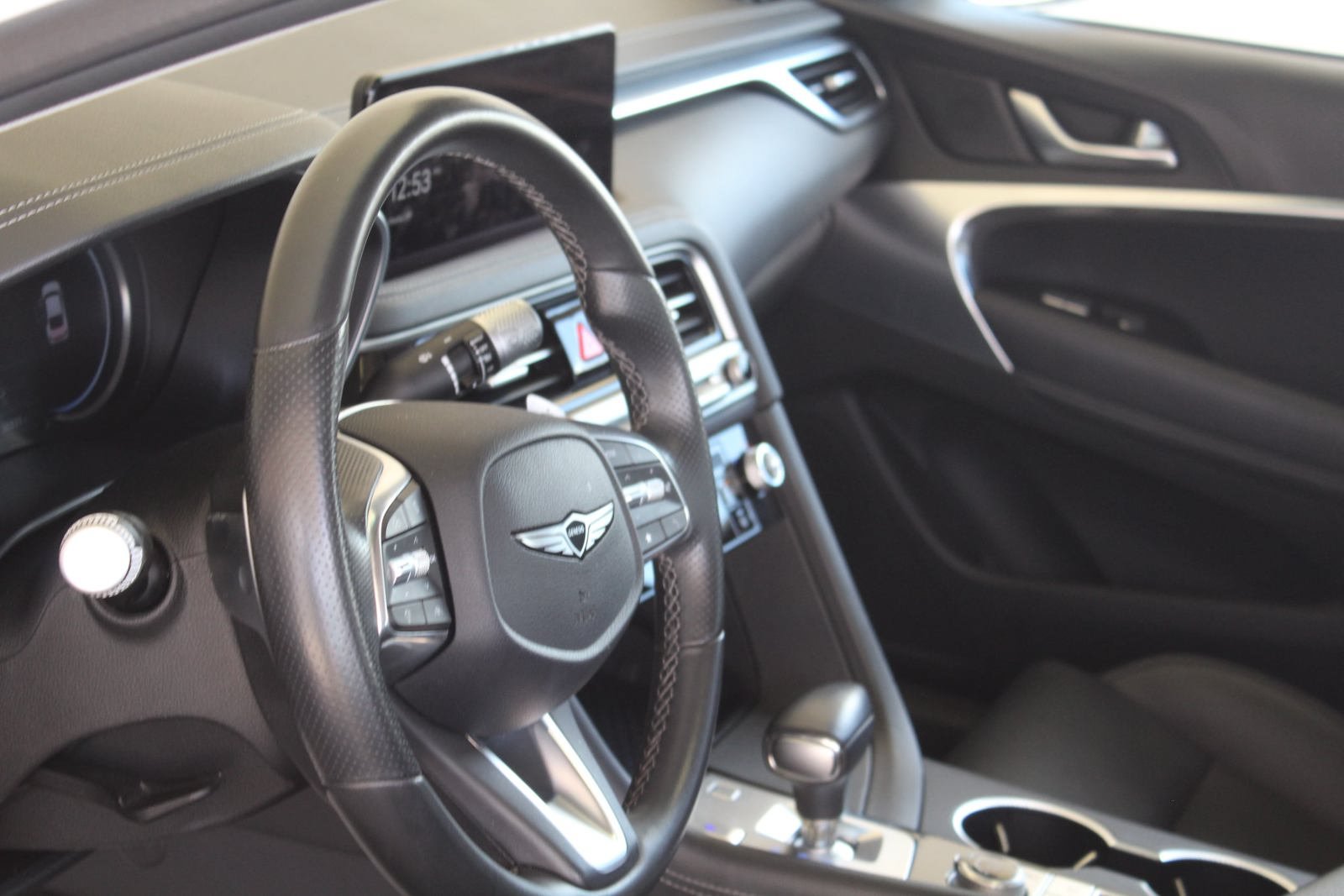Used 2025 Genesis G70 2.5T RWD image 23