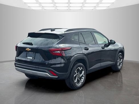 Used 2025 Chevrolet Trax LT image 7