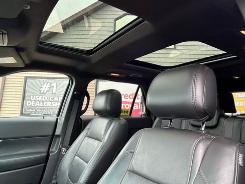 Used 2014 Ford Explorer XLT w/ Equipment Group 202A AWD/4WD image 21