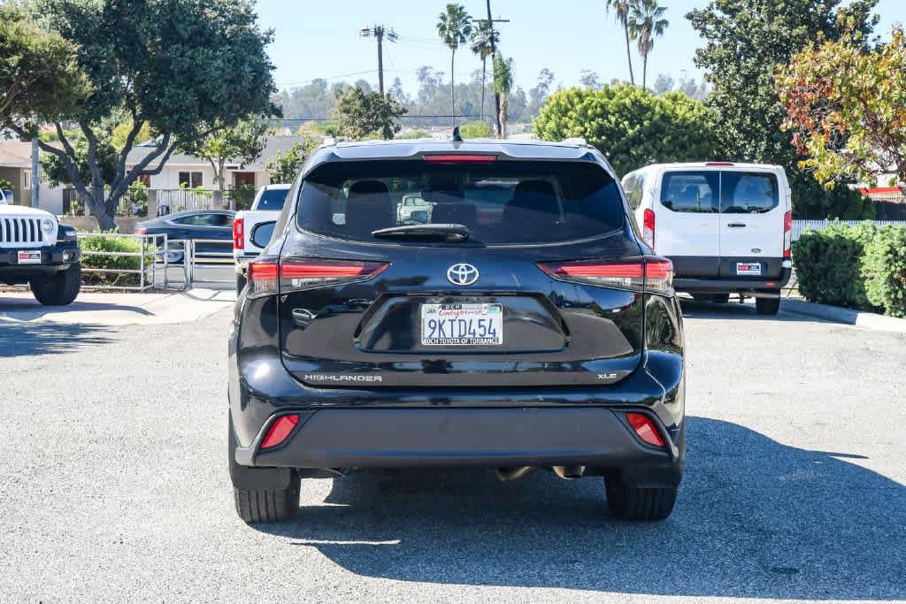 Used 2024 Toyota Highlander XLE FWD image 8