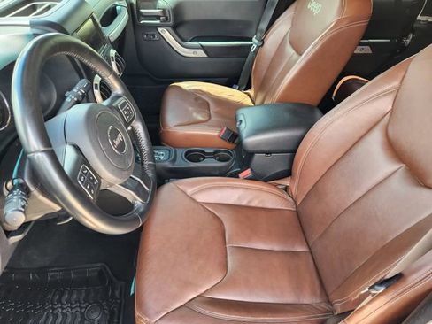 Used 2017 Jeep Wrangler Unlimited Rubicon w/ Connectivity Group AWD/4WD image 13