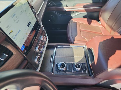 Used 2024 Ford Expedition Limited image 15