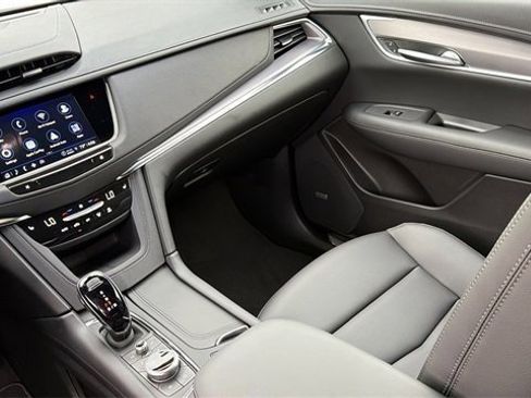 New 2026 Cadillac XT5 Luxury image 17