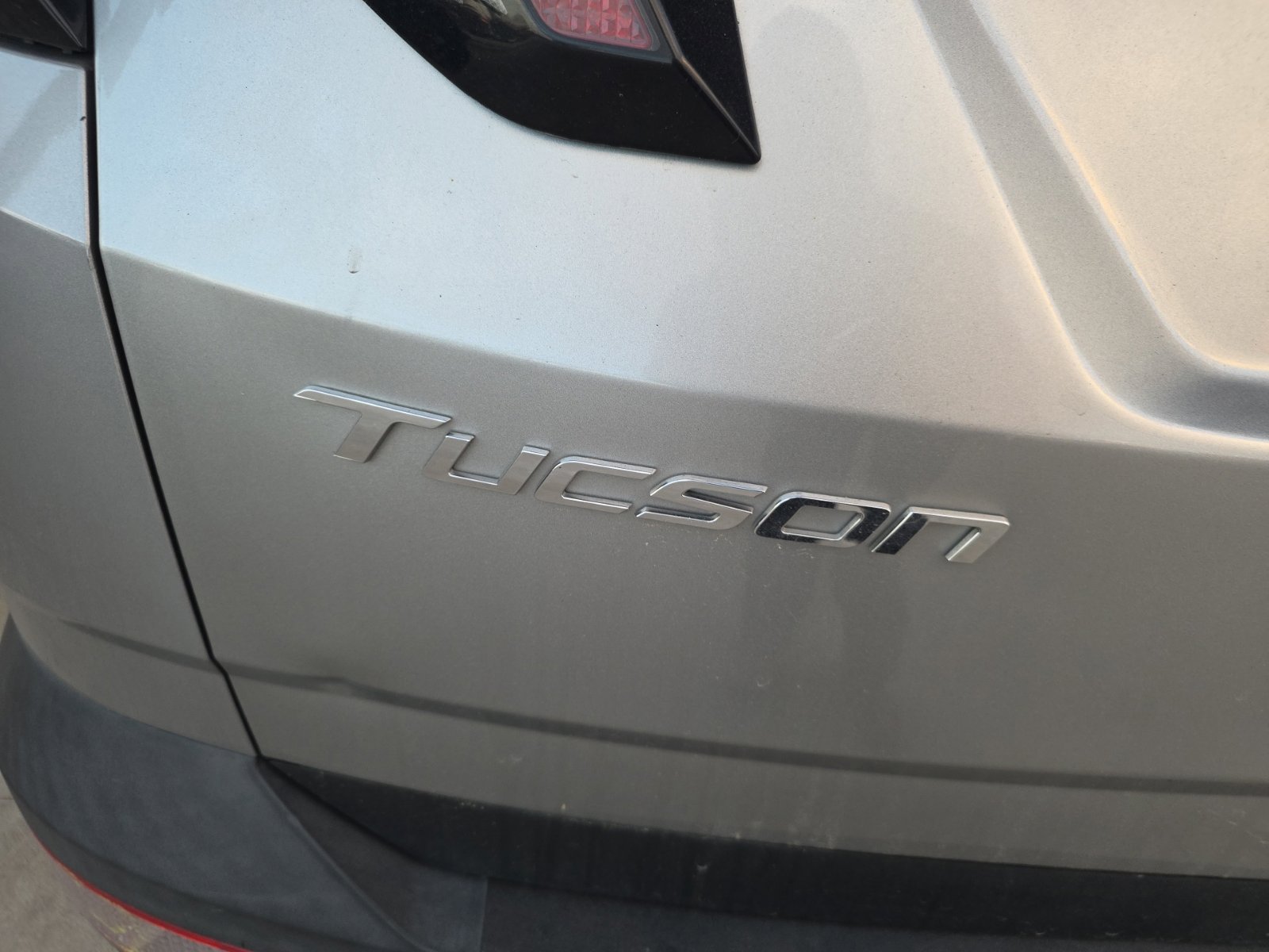 Used 2023 Hyundai Tucson Limited FWD image 16