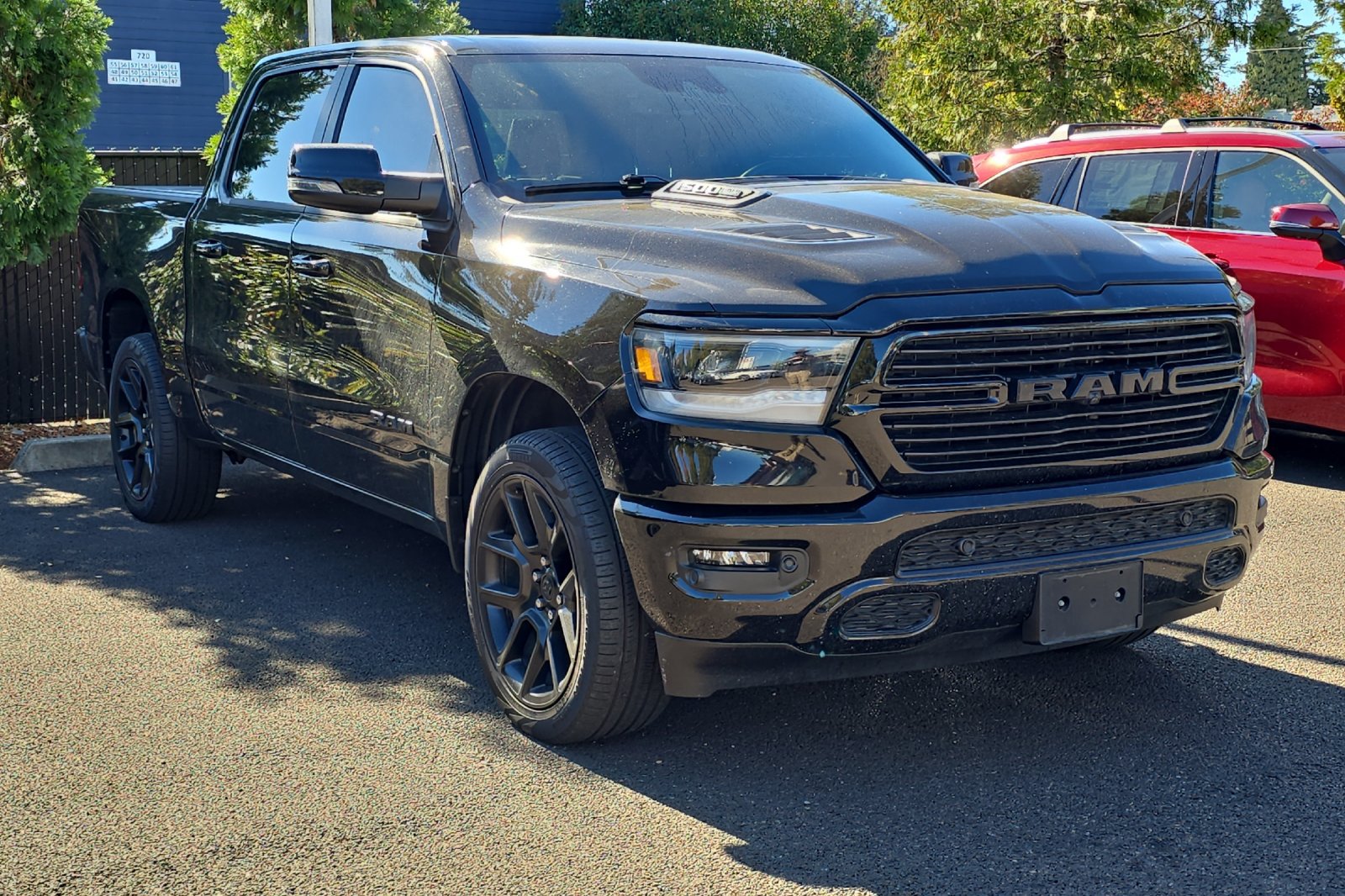 Used 2024 RAM 1500 Laramie AWD/4WD image 2