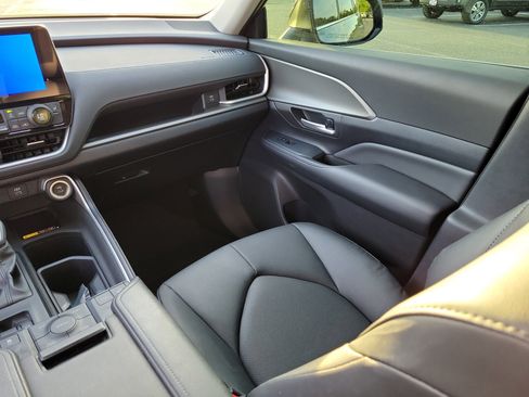 Certified 2025 Toyota Grand Highlander AWD image 19