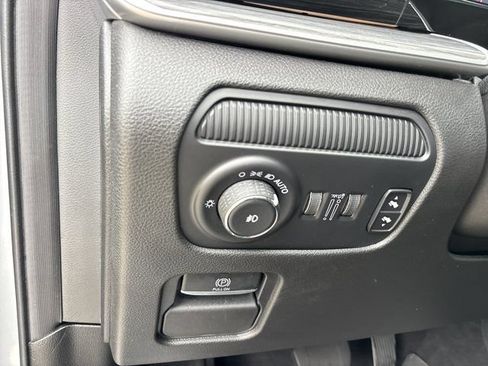 Used 2023 Jeep Wagoneer Series III w/ Premium Group I AWD/4WD image 28