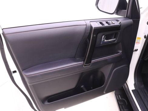 Certified 2022 Toyota 4Runner TRD Off-Road Premium image 8