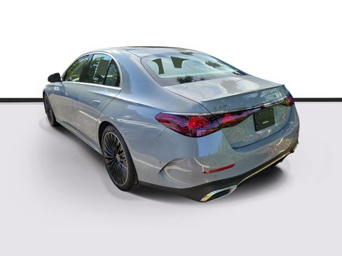 Used 2025 Mercedes-Benz E 450 4MATIC Sedan image 4