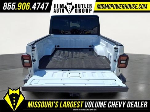 Used 2024 Jeep Gladiator Mojave w/ Technology Group AWD/4WD image 6