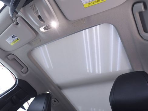 Used 2019 Volvo XC40 T5 Momentum image 22