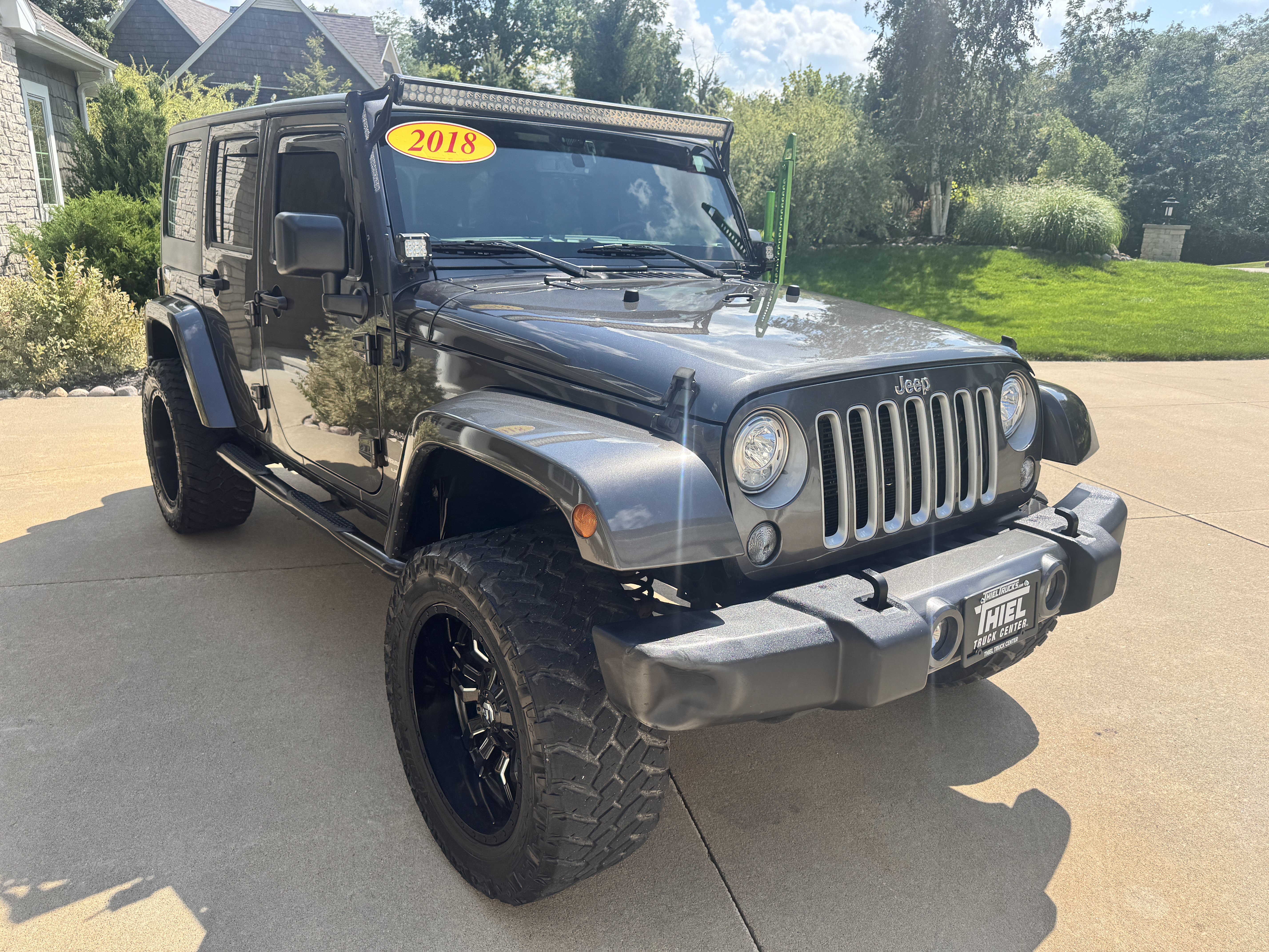 Used 2018 Jeep Wrangler Unlimited Sahara w/ Connectivity Group AWD/4WD image 10