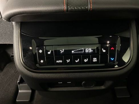 Used 2025 Nissan Armada PRO-4X w/ Pro-4X Premium Package image 17